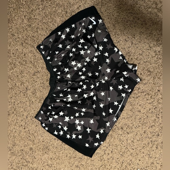 Nike Dri-Fit Shorts with liner - Picture 1 of 2